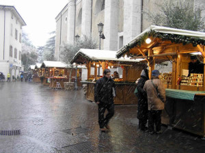 Marché de Noël à Arco, Trentin Haut-Adige, Italie. Auteur et Copyright Liliana Ramerini